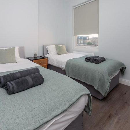 Taylor'S Apartment Wimbledon Londra Esterno foto